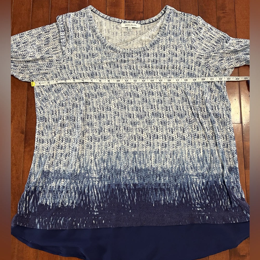 $5 Rose & Olive Women’s Blue and White Pattern Long Sleeve Top Size 1X - Picture 5 of 10